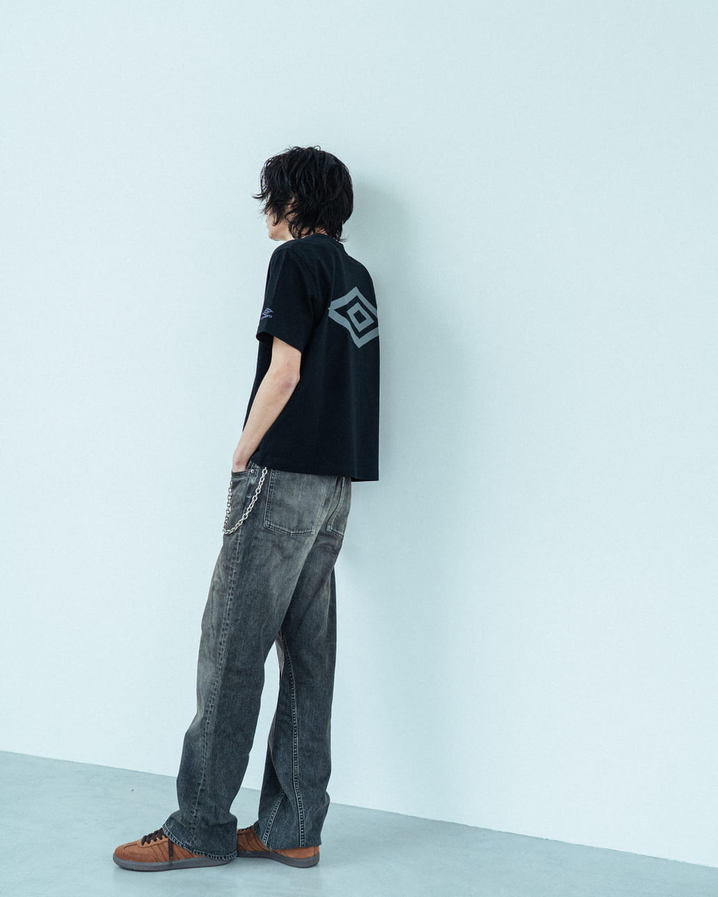 UMBRO [アンブロ] 別注 バックプリント コンパクトTシャツ [UMNK26SS-PO02-JF]です。