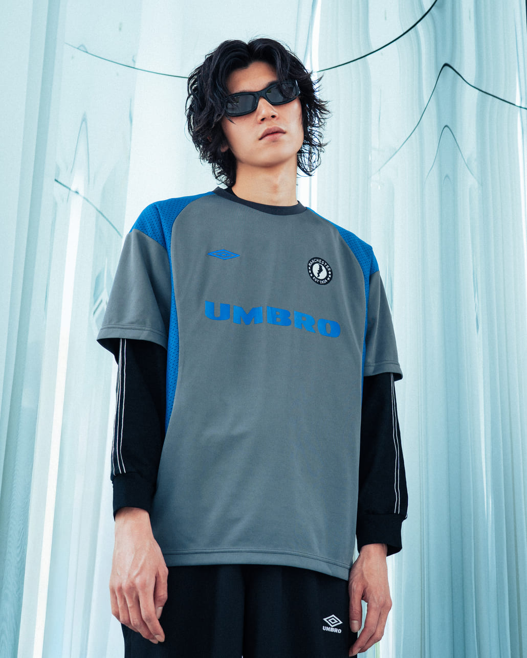 UMBRO [アンブロ] 別注 メッシュ切り替え ゲームシャツ [UMNK26SS-GS01-JF]とUMBRO [アンブロ] 別注 ワンポイント刺繍ロゴ バギーショートパンツ [17026S-PT01NK-JF]です。