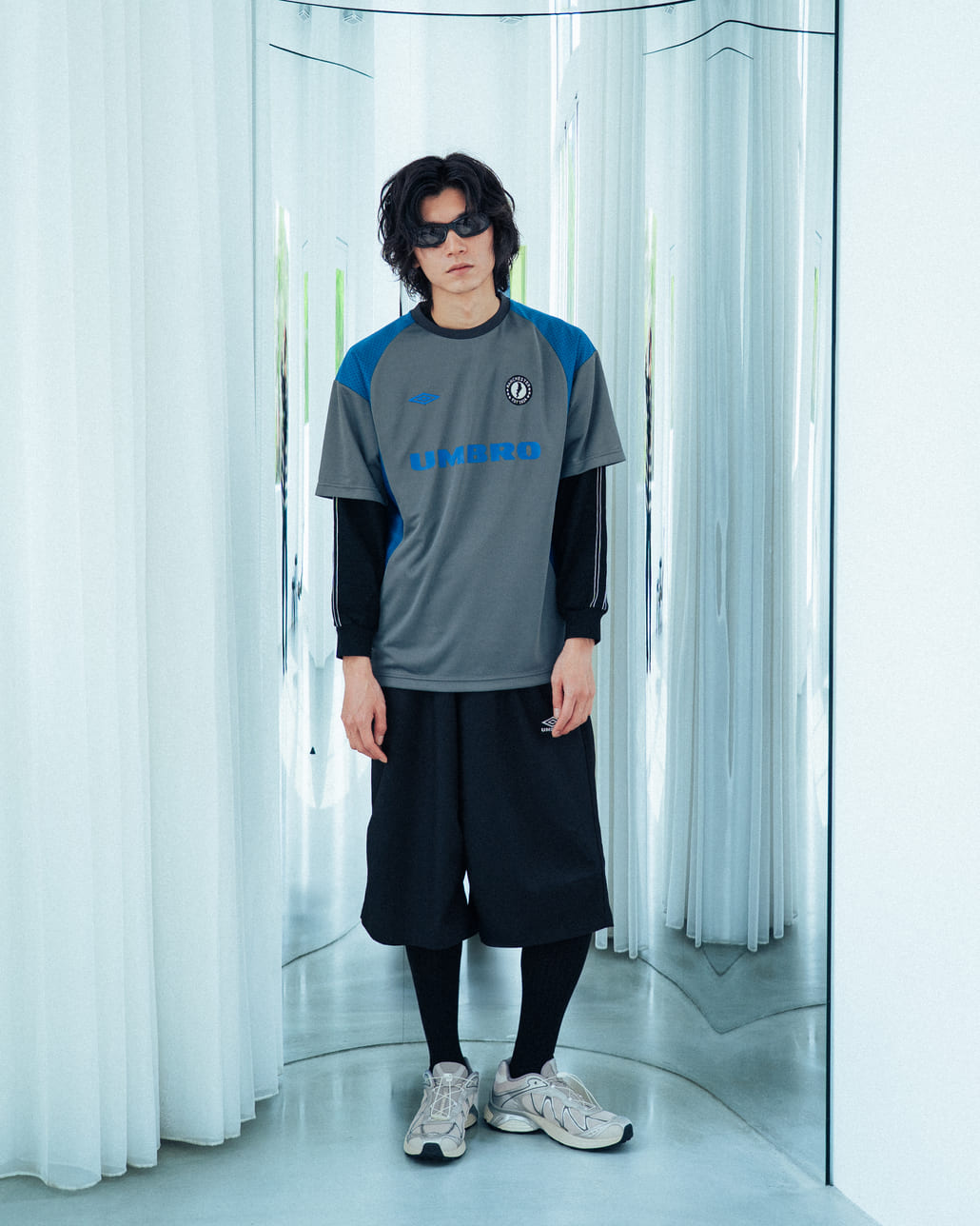 UMBRO [アンブロ] 別注 メッシュ切り替え ゲームシャツ [UMNK26SS-GS01-JF]とUMBRO [アンブロ] 別注 ワンポイント刺繍ロゴ バギーショートパンツ [17026S-PT01NK-JF]です。
