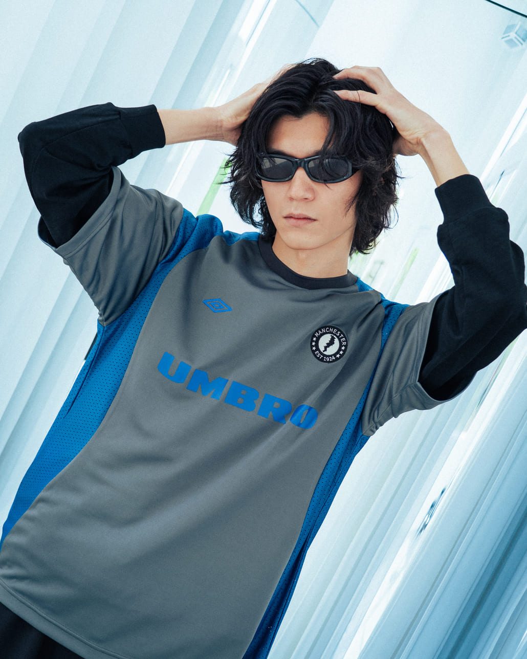 UMBRO [アンブロ] 別注 メッシュ切り替え ゲームシャツ [UMNK26SS-GS01-JF]とUMBRO [アンブロ] 別注 ワンポイント刺繍ロゴ バギーショートパンツ [17026S-PT01NK-JF]です。