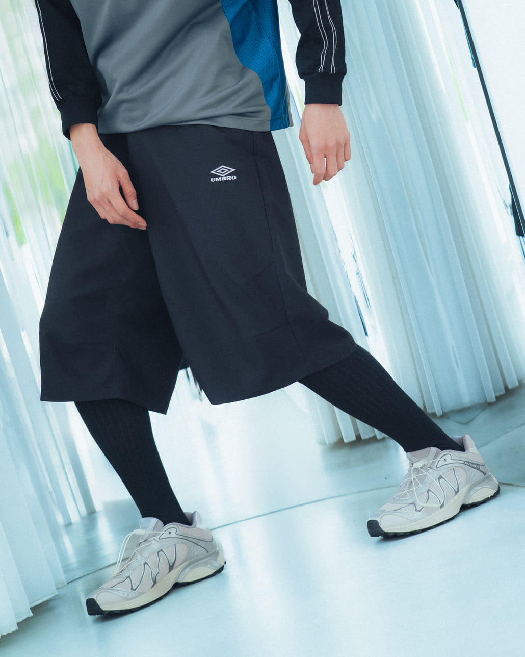 UMBRO [アンブロ] 別注 メッシュ切り替え ゲームシャツ [UMNK26SS-GS01-JF]とUMBRO [アンブロ] 別注 ワンポイント刺繍ロゴ バギーショートパンツ [17026S-PT01NK-JF]です。