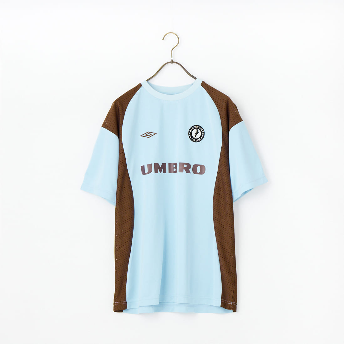 UMBRO [アンブロ] 別注 メッシュ切り替え ゲームシャツ [UMNK26SS-GS01-JF]です。