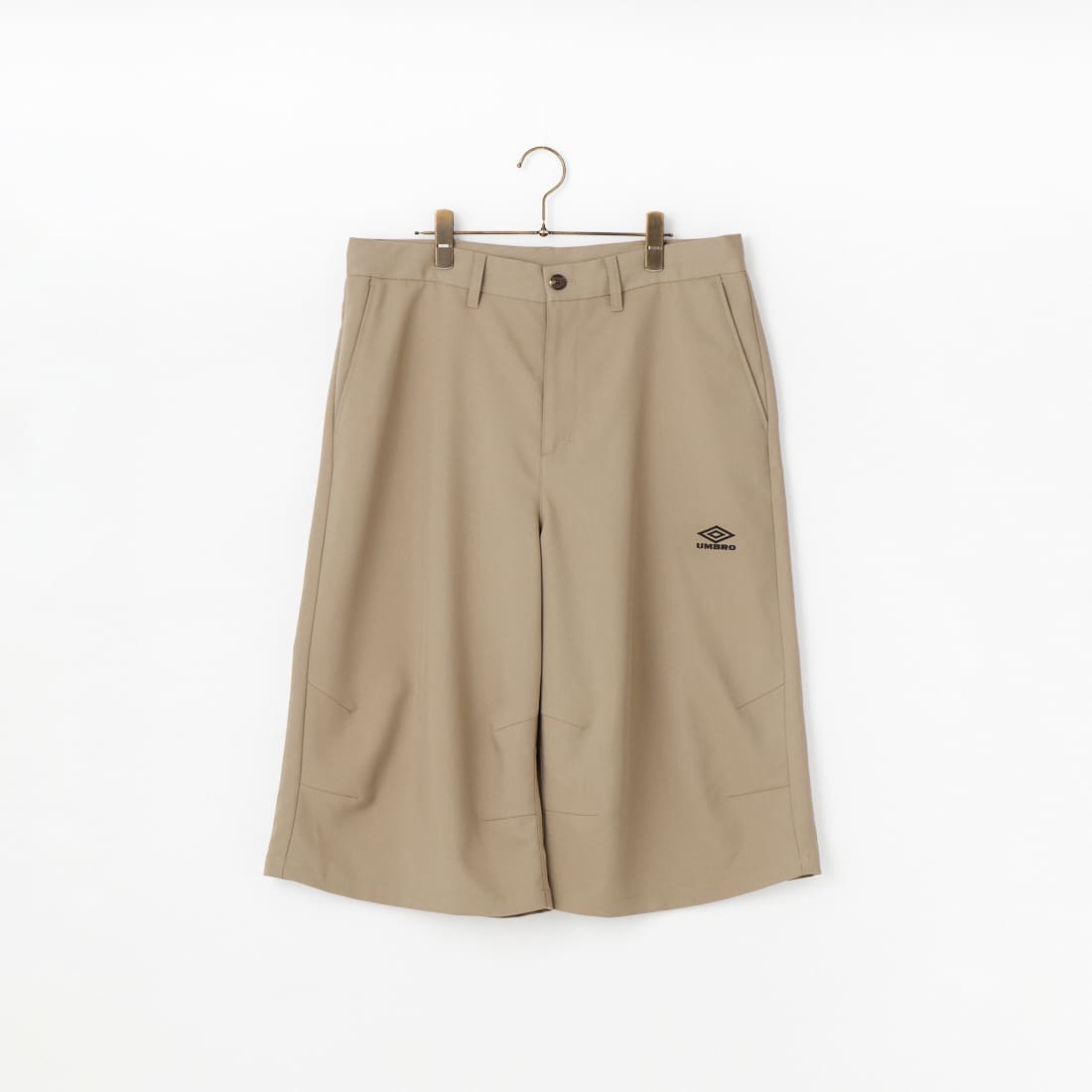 UMBRO [アンブロ] 別注 ワンポイント刺繍ロゴ バギーショートパンツ [17026S-PT01NK-JF]です。