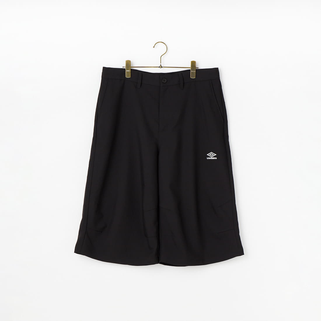 UMBRO [アンブロ] 別注 ワンポイント刺繍ロゴ バギーショートパンツ [17026S-PT01NK-JF]です。