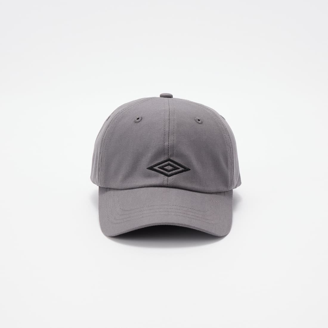 UMBRO [アンブロ] 別注 ワンポイント刺繍ロゴキャップ [SLG-05164-JF]です。