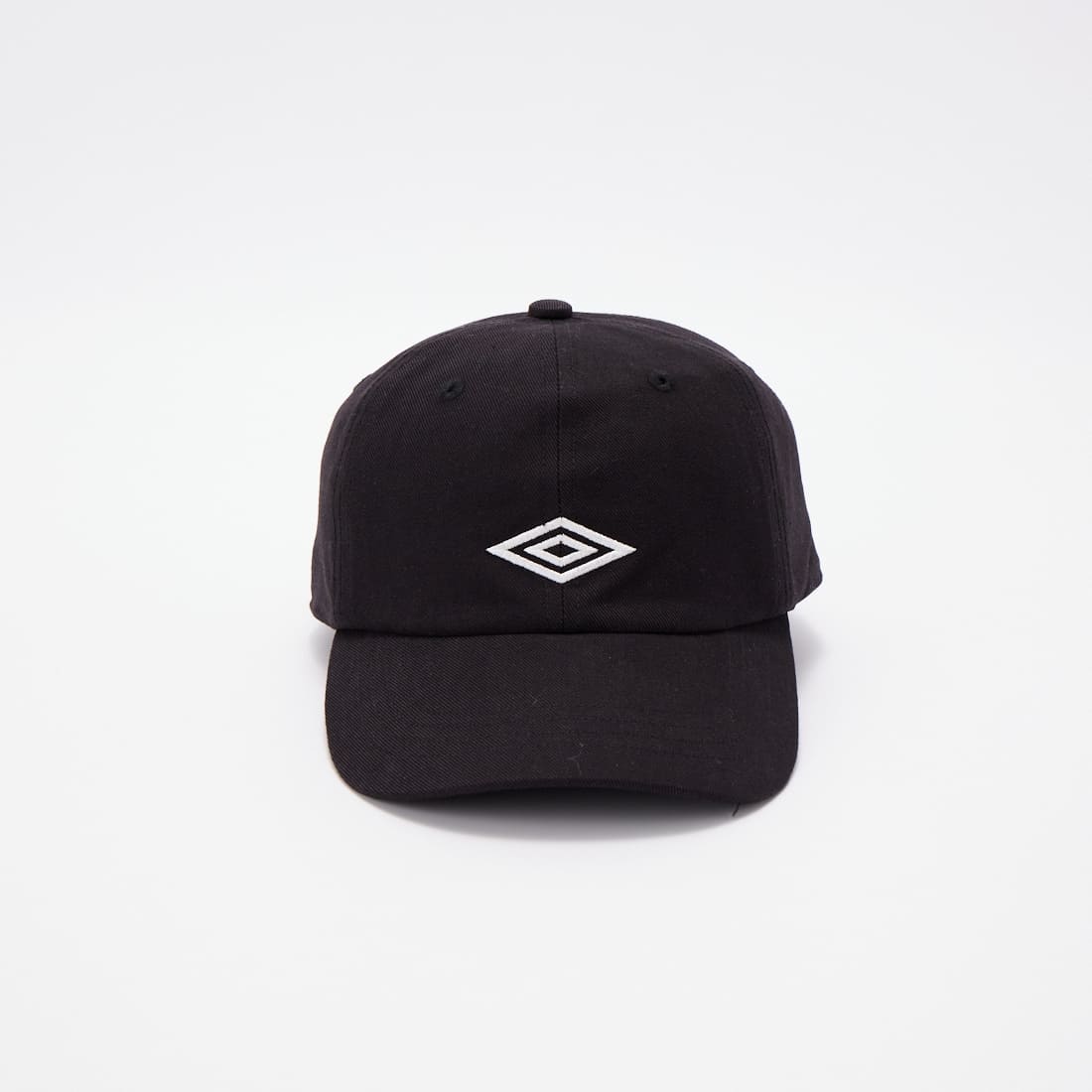 UMBRO [アンブロ] 別注 ワンポイント刺繍ロゴキャップ [SLG-05164-JF]です。