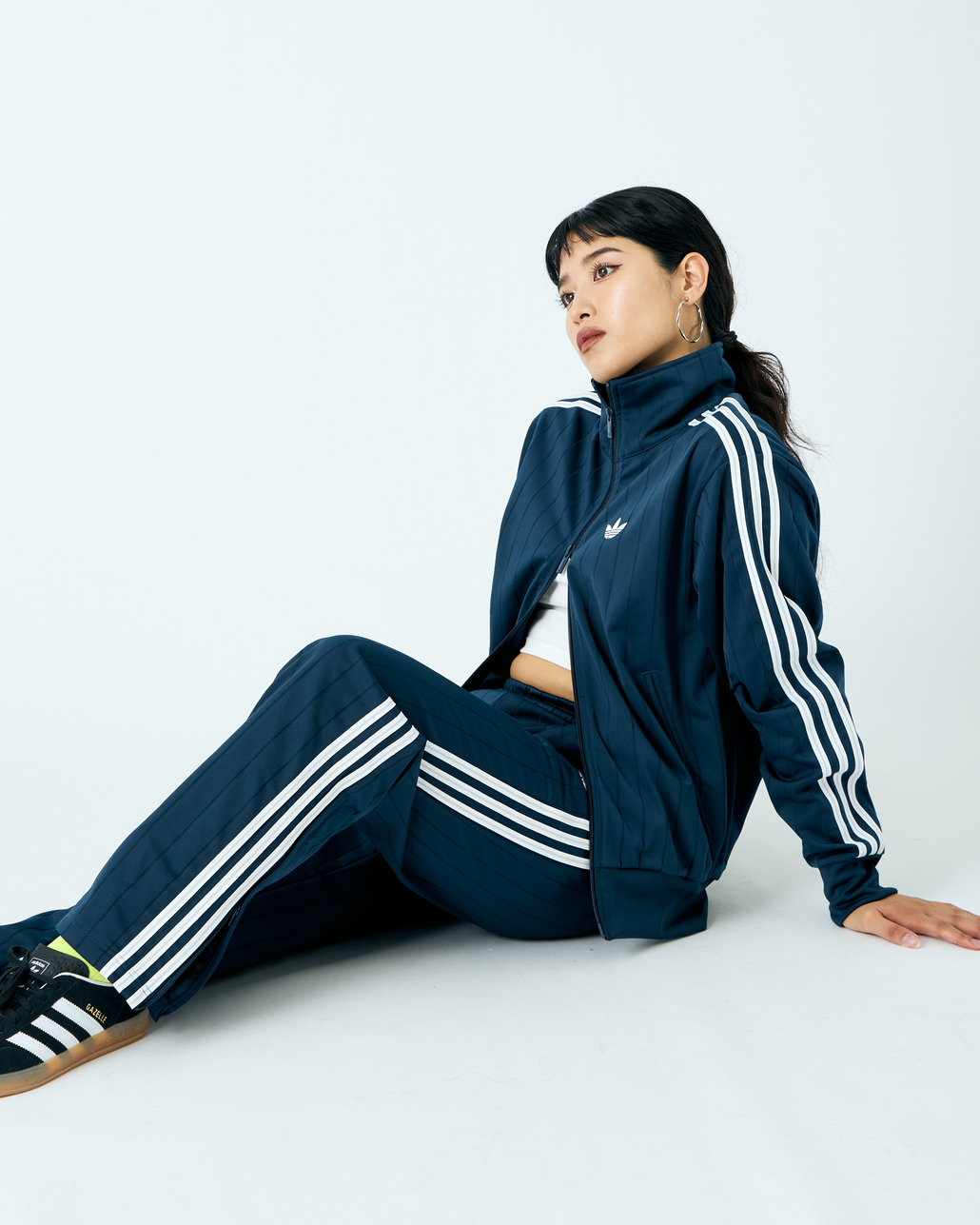 adidas Originals [アディダス オリジナルス] ファイヤーバード トラックジャケット(限定展開) [HM365-JF]とファイヤーバード トラックパンツ(限定展開) [QD591-JF]のコーディネート写真です。
