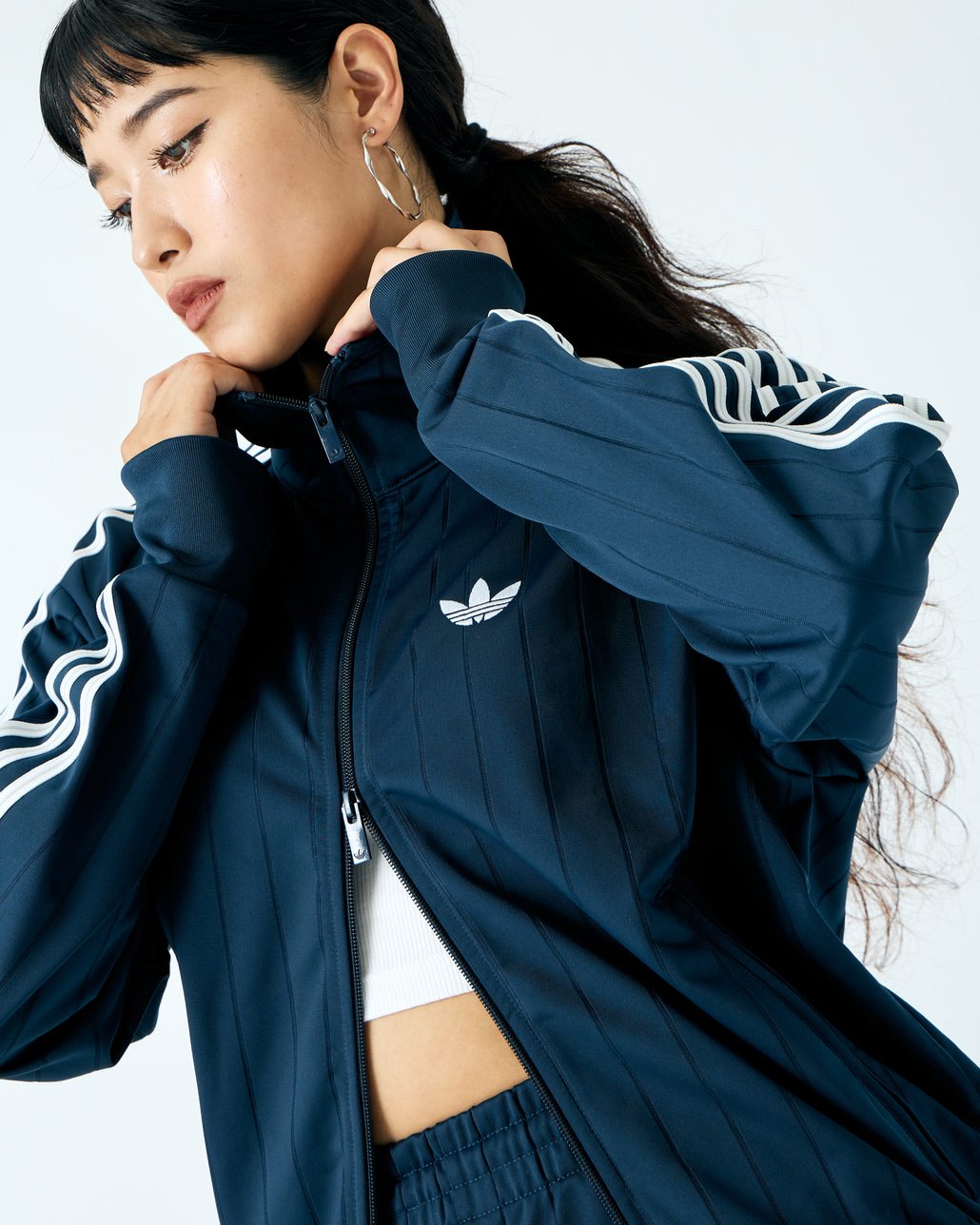 adidas Originals [アディダス オリジナルス] ファイヤーバード トラックジャケット(限定展開) [HM365-JF]とファイヤーバード トラックパンツ(限定展開) [QD591-JF]のコーディネート写真です。