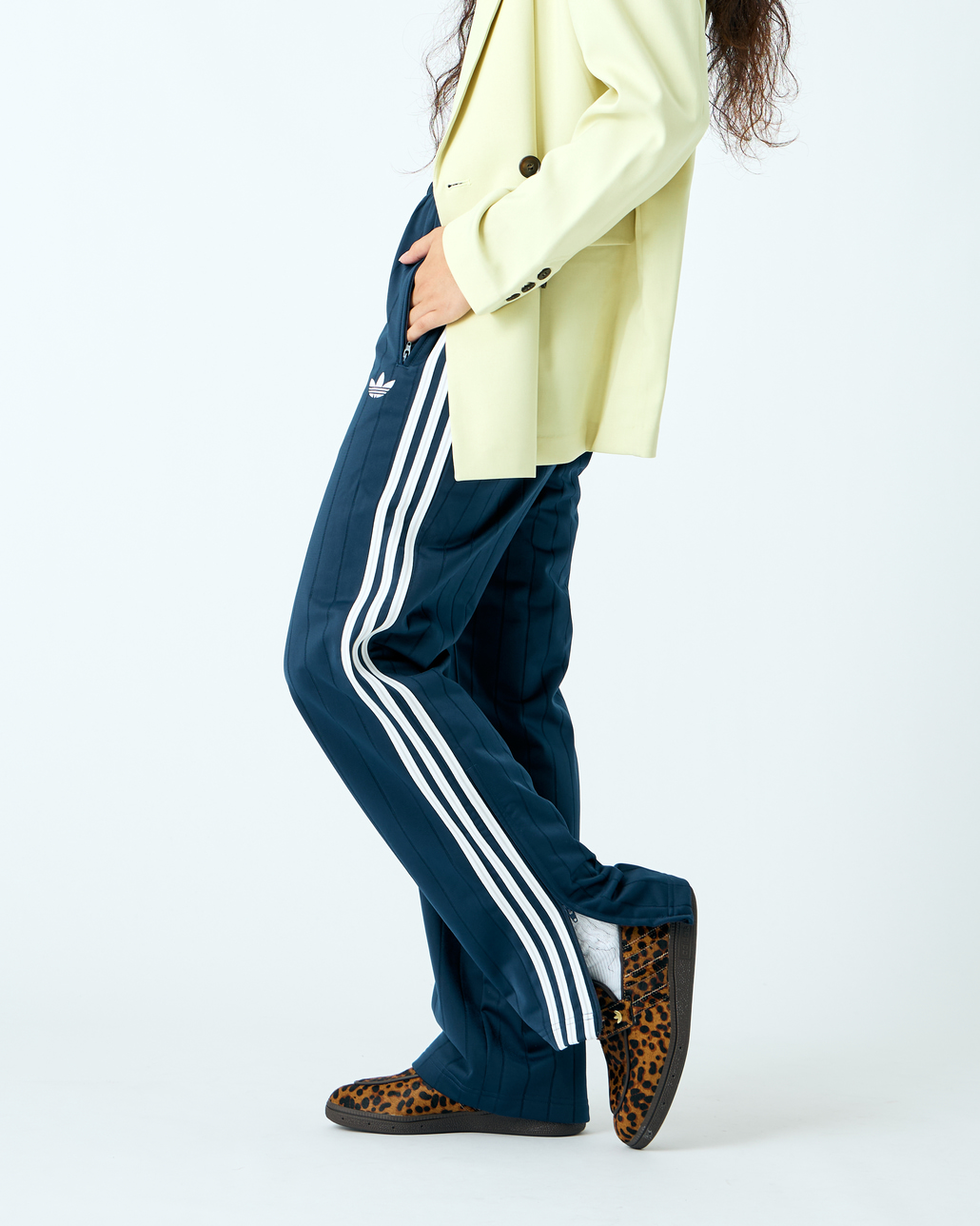 adidas Originals [アディダス オリジナルス] ファイヤーバード トラックパンツ(限定展開) [QD591-JF]のコーディネート写真です。
