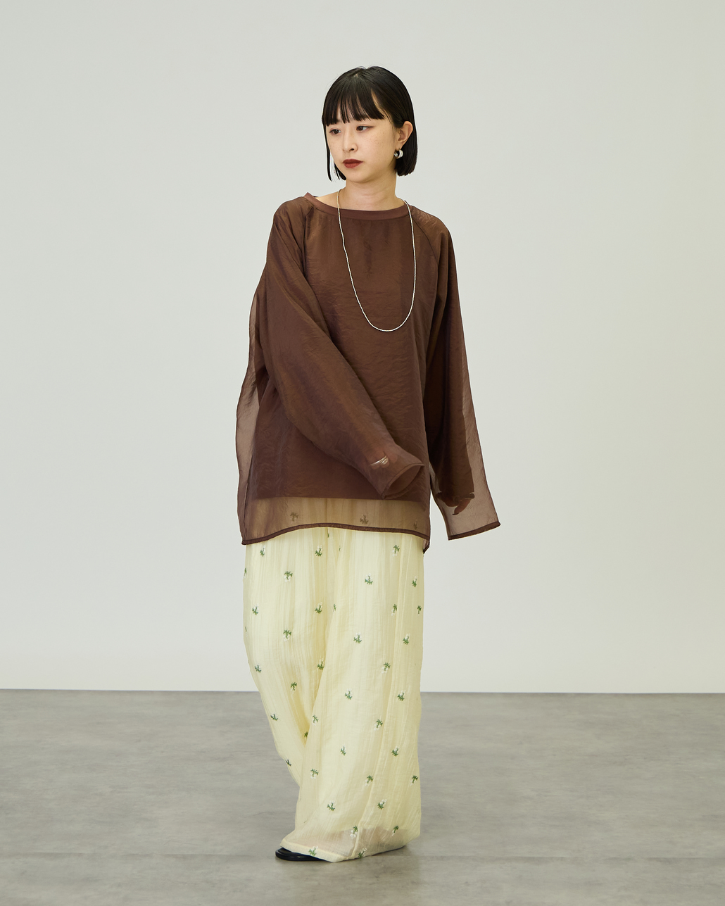 nenom [ネノム] ラグランシアーレイヤードTシャツ [NE25132014]のコーディネート画像です。
