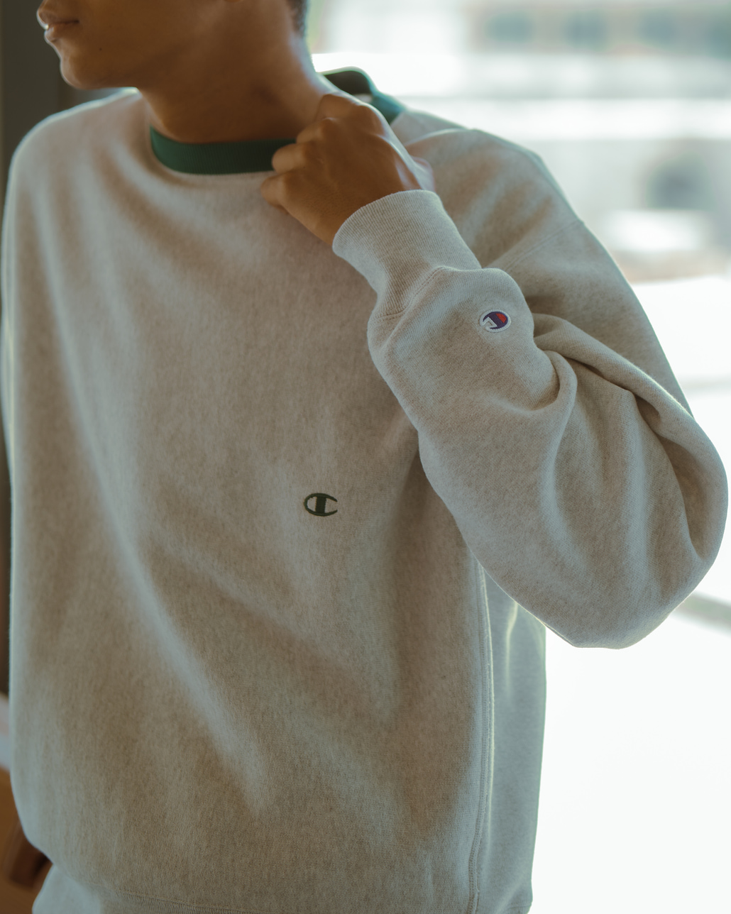 Champion [チャンピオン] 別注 スリーアイコン ロゴ刺繍スウェット [C8-E024-JF]です。