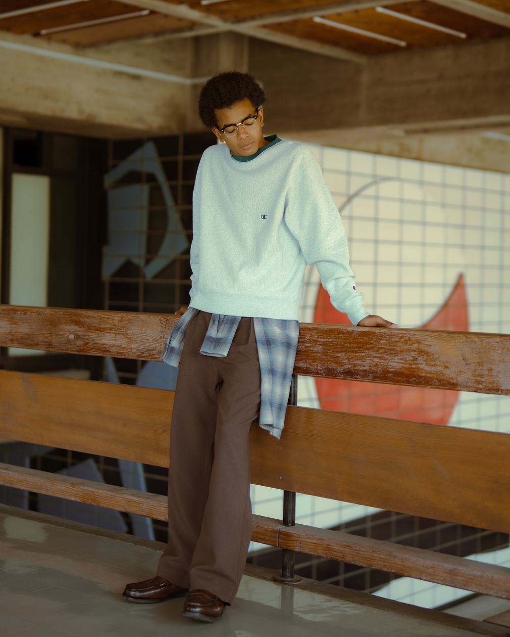 Champion [チャンピオン] 別注 スリーアイコン ロゴ刺繍スウェット [C8-E024-JF]です。