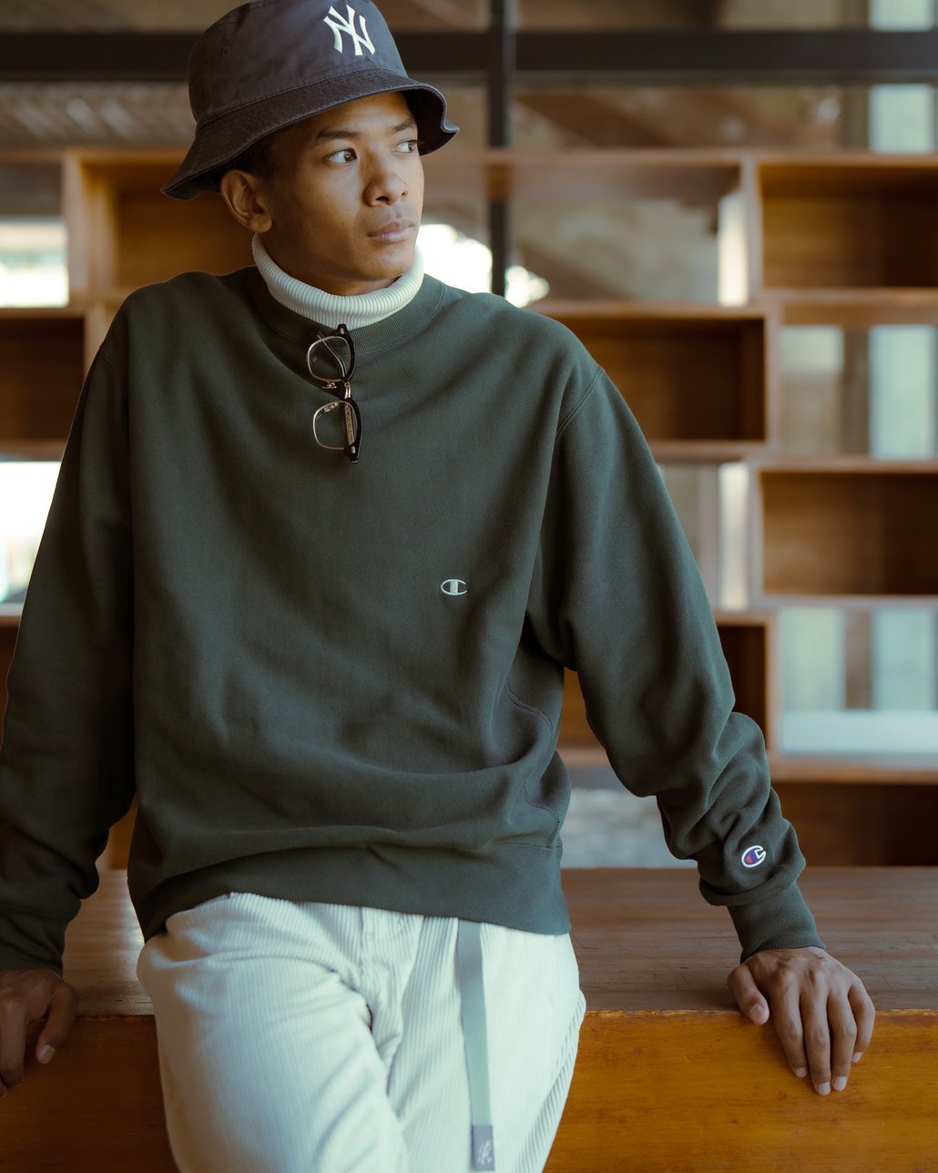 Champion [チャンピオン] 別注 スリーアイコン ロゴ刺繍スウェット [C8-E024-JF]です。