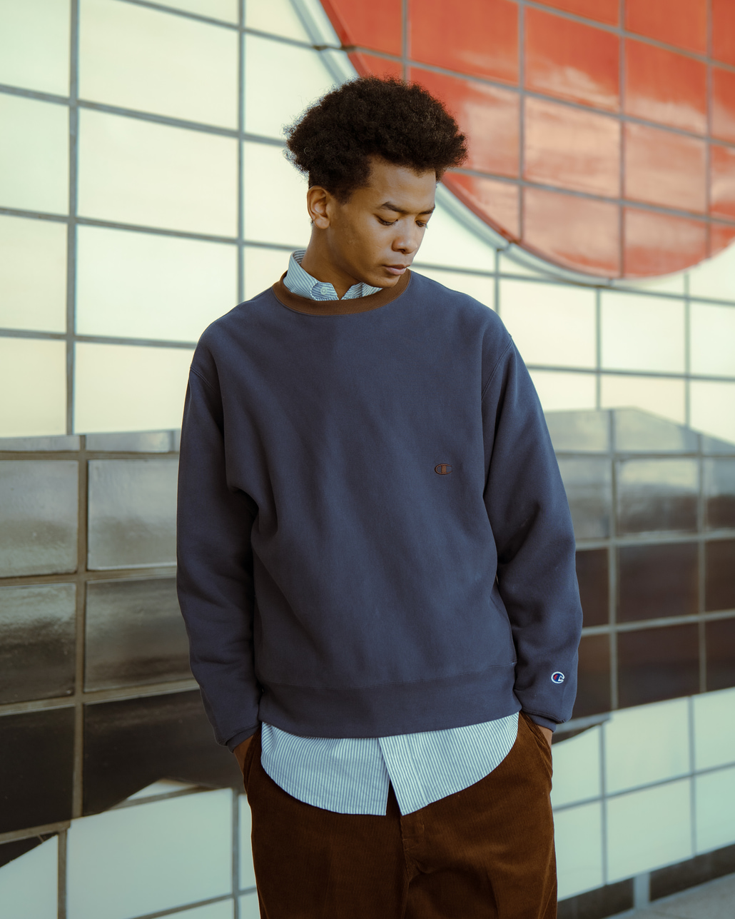 Champion [チャンピオン] 別注 スリーアイコン ロゴ刺繍スウェット [C8-E024-JF]です。