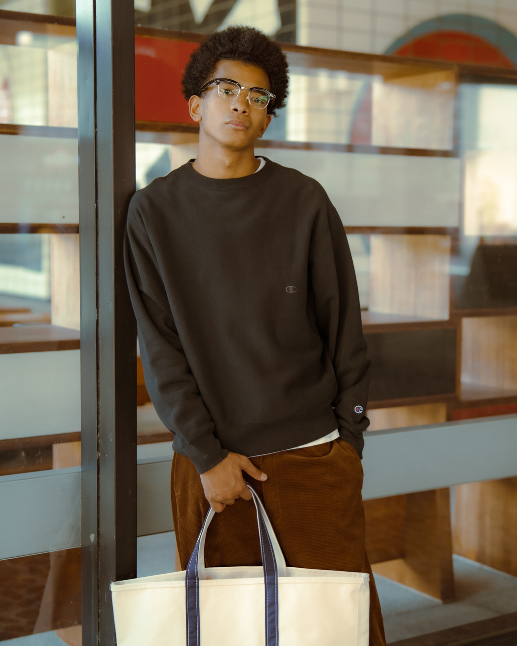 Champion [チャンピオン] 別注 スリーアイコン ロゴ刺繍スウェット [C8-E024-JF]です。