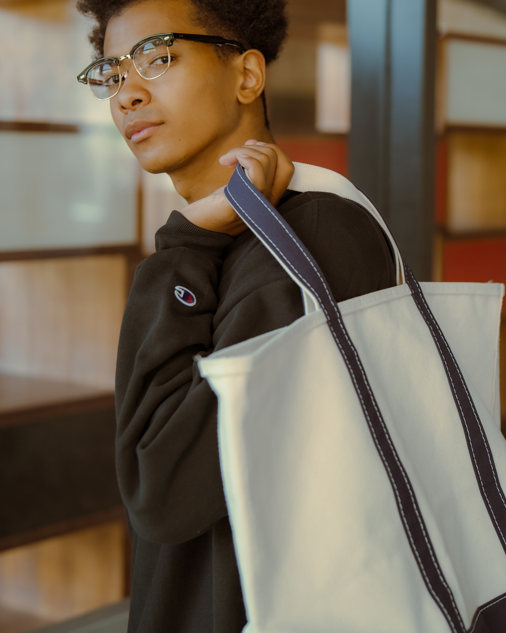 Champion [チャンピオン] 別注 スリーアイコン ロゴ刺繍スウェット [C8-E024-JF]です。