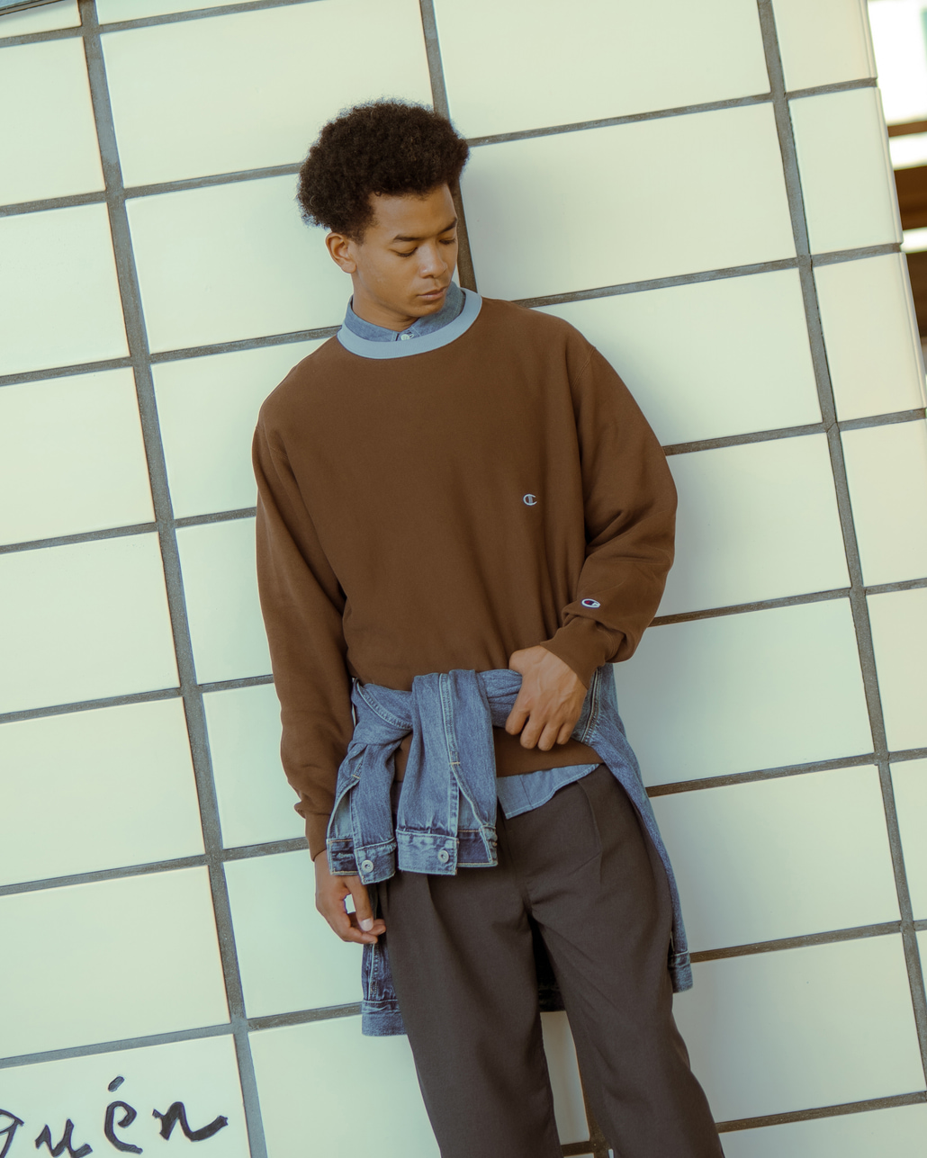Champion [チャンピオン] 別注 スリーアイコン ロゴ刺繍スウェット [C8-E024-JF]です。