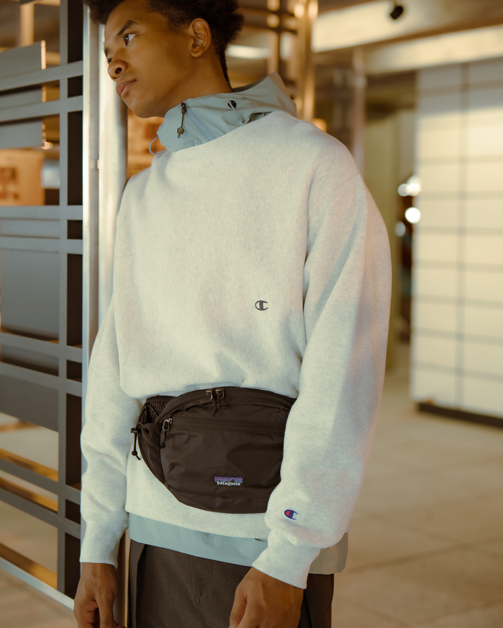 Champion [チャンピオン] 別注 スリーアイコン ロゴ刺繍スウェット [C8-E024-JF]です。