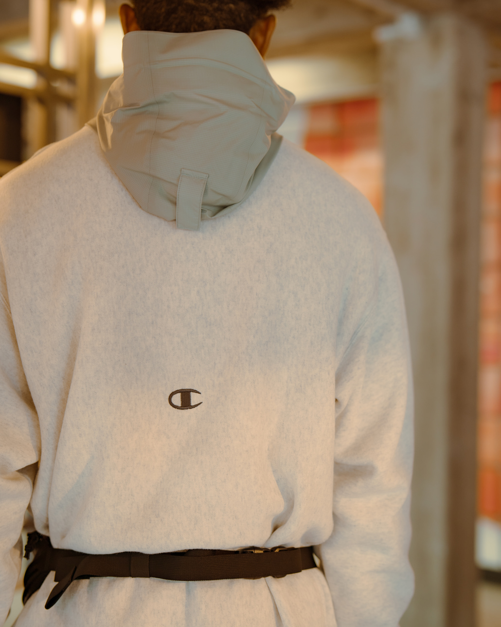 Champion [チャンピオン] 別注 スリーアイコン ロゴ刺繍スウェット [C8-E024-JF]です。