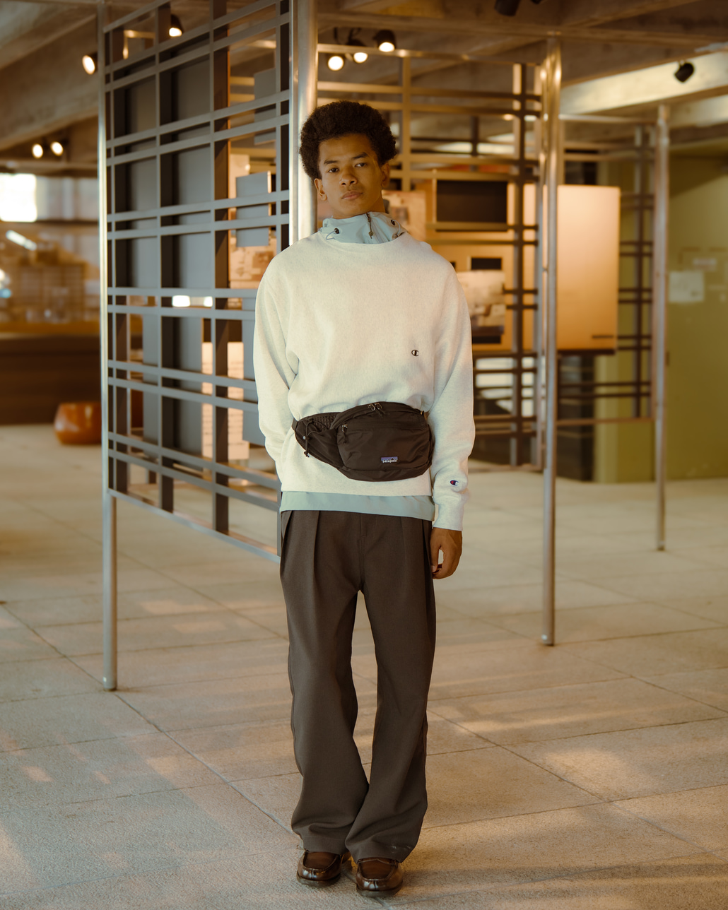 Champion [チャンピオン] 別注 スリーアイコン ロゴ刺繍スウェット [C8-E024-JF]です。