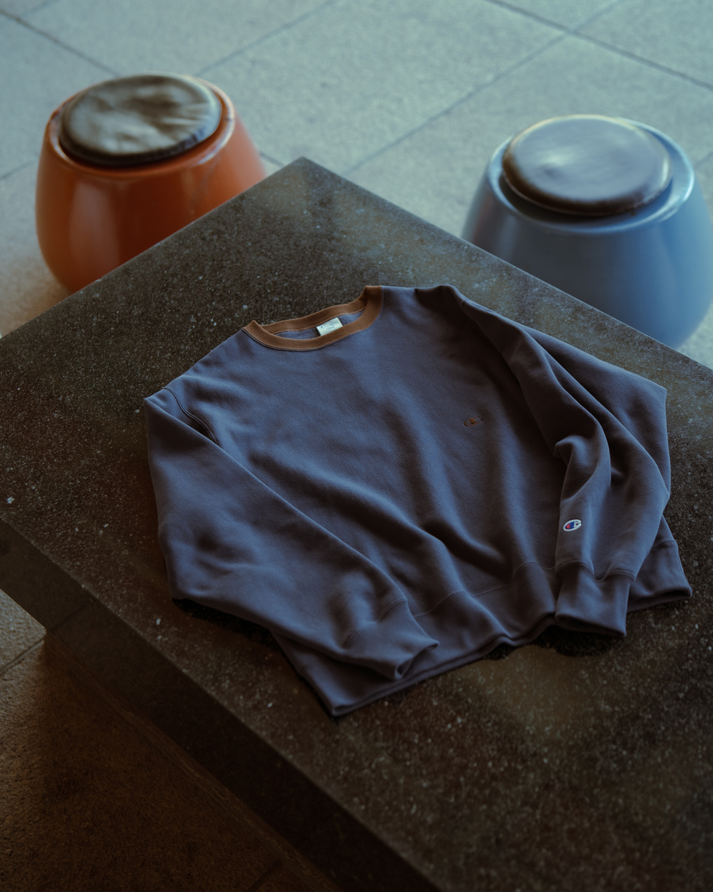 Champion [チャンピオン] 別注 スリーアイコン ロゴ刺繍スウェット [C8-E024-JF]です。