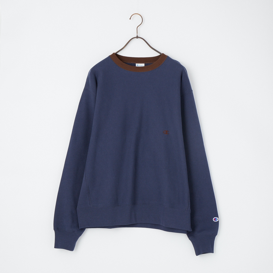 Champion [チャンピオン] 別注 スリーアイコン ロゴ刺繍スウェット [C8-E024-JF]です。