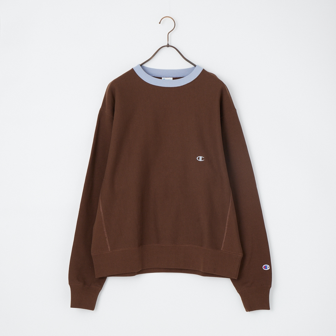 Champion [チャンピオン] 別注 スリーアイコン ロゴ刺繍スウェット [C8-E024-JF]です。
