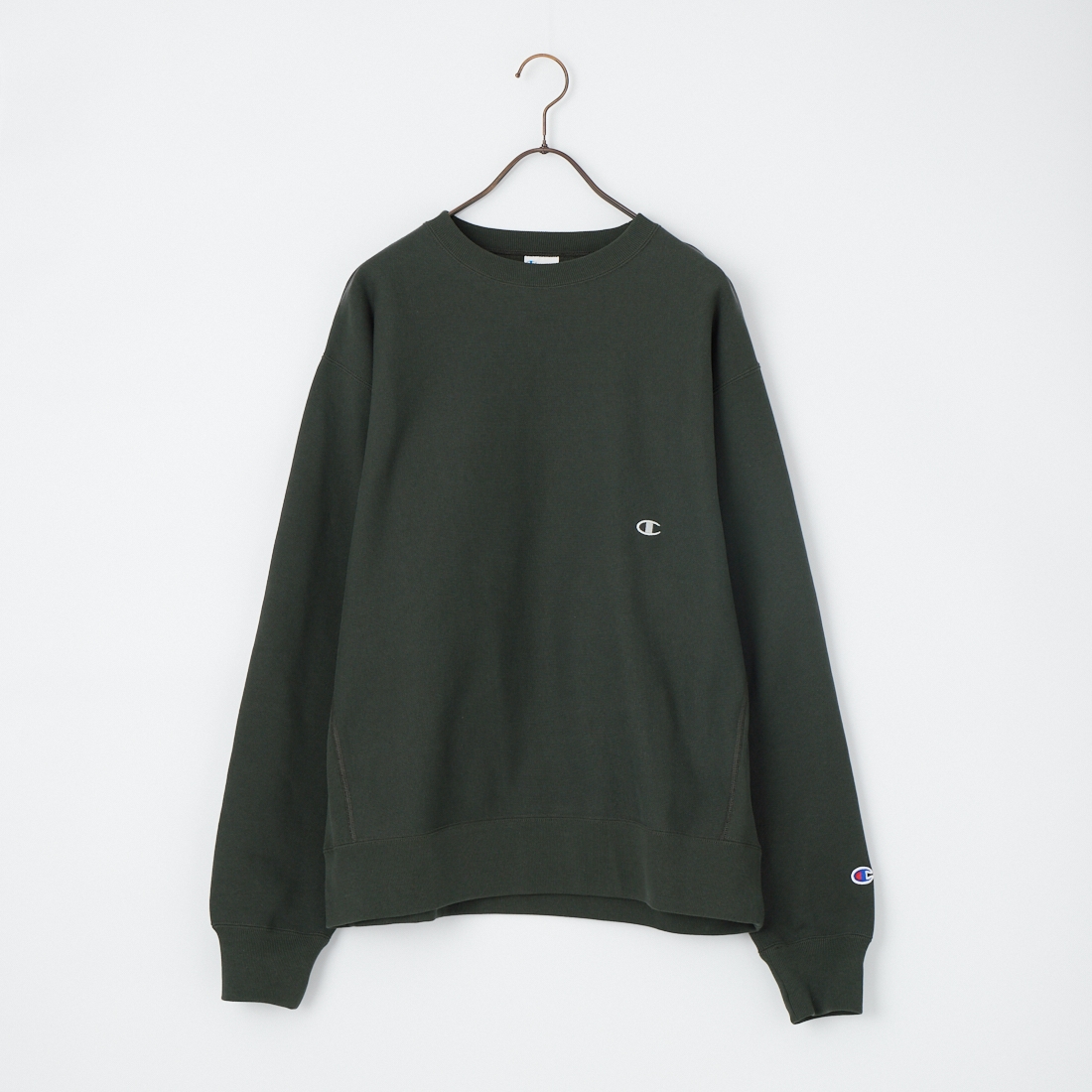 Champion [チャンピオン] 別注 スリーアイコン ロゴ刺繍スウェット [C8-E024-JF]です。