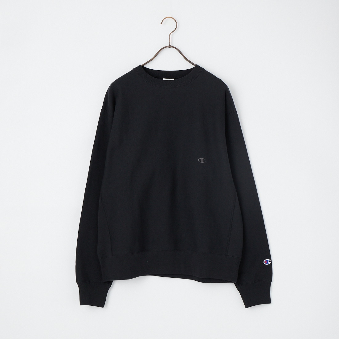 Champion [チャンピオン] 別注 スリーアイコン ロゴ刺繍スウェット [C8-E024-JF]です。