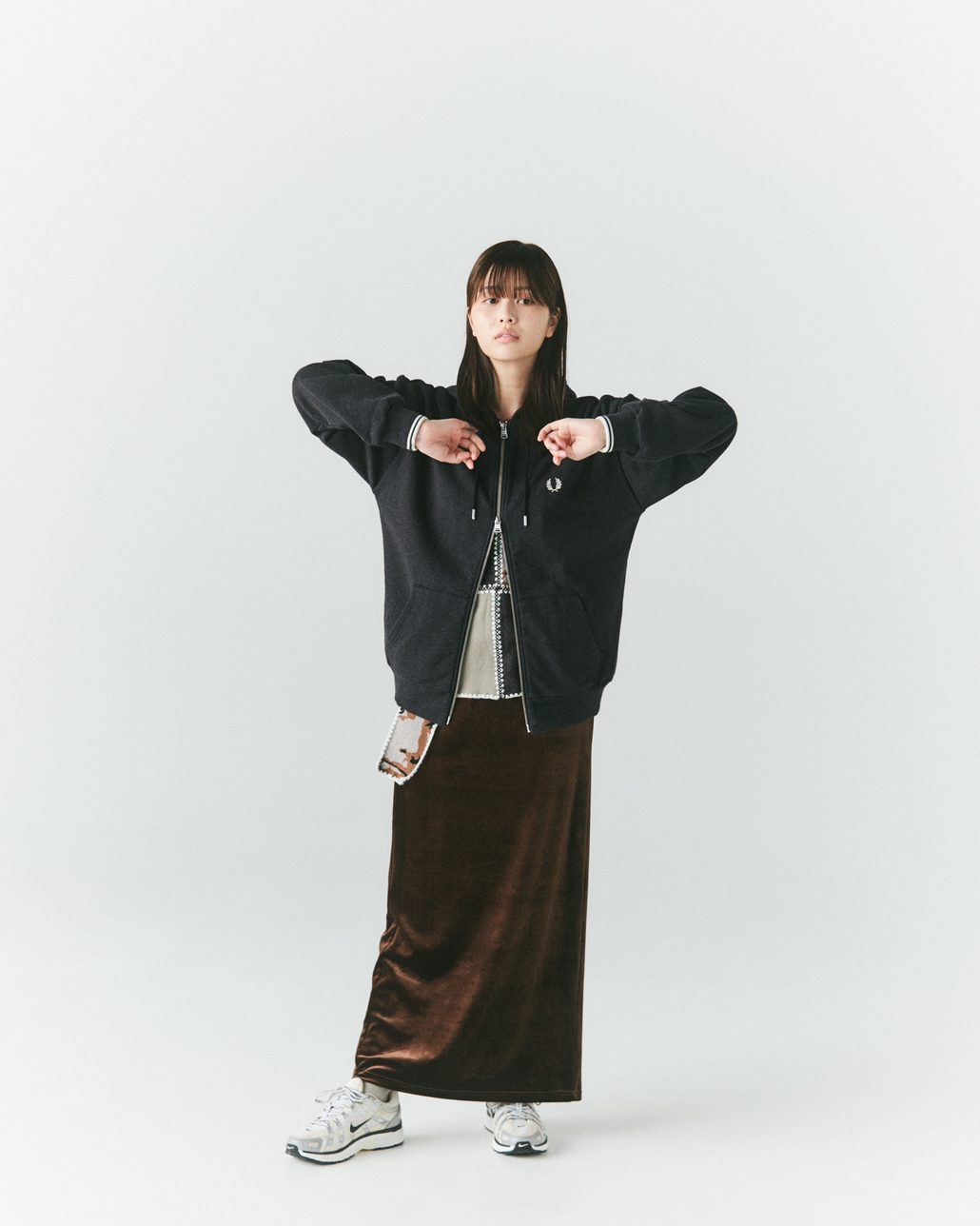 FRED PERRY [フレッドペリー] 別注 フードロゴ刺繍スウェットジップパーカー [FPM-26A-011JF]です。