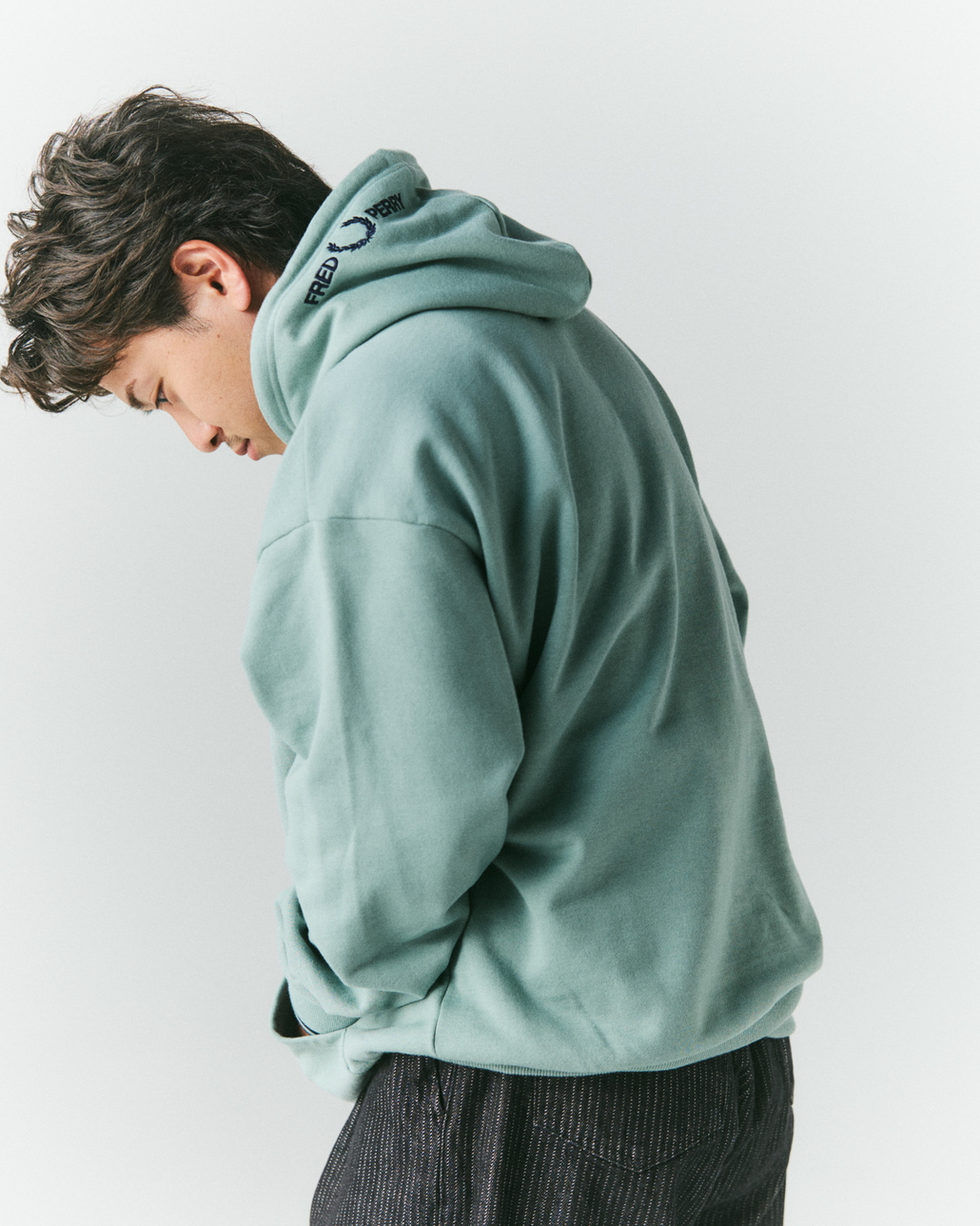 FRED PERRY [フレッドペリー] 別注 フードロゴ刺繍スウェットパーカー [FPM-26A-012JF]です。