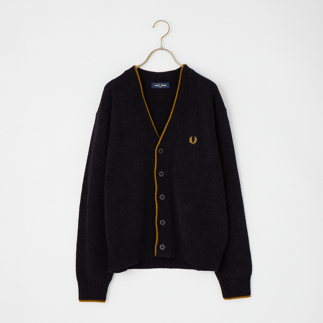 FRED PERRY [フレッドペリー] 別注 ワンポイントロゴ刺繍 Vネックモールニットカーディガン [FPM-26A-006JF]です。