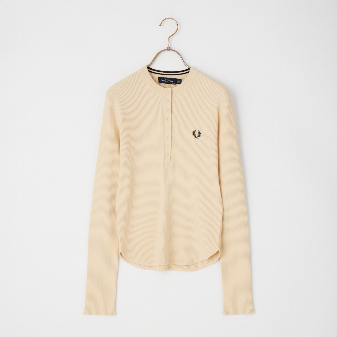 FRED PERRY [フレッドペリー] 別注 ワンポイントロゴ刺繍 ヘンリーネックリブニット [FPW-26A-009-JF]です。
