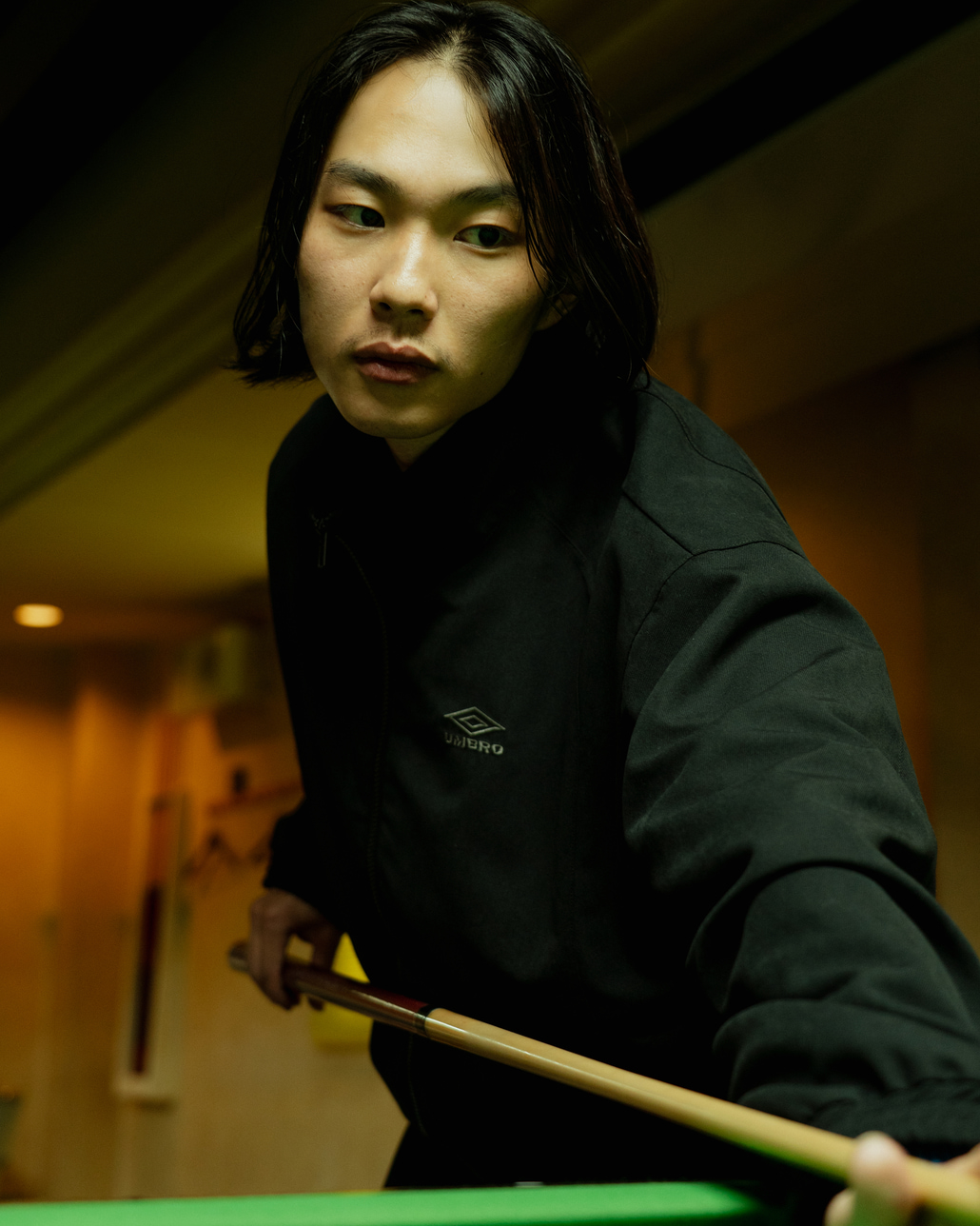 UMBRO [アンブロ] 別注 トラックジャケットとワイドトラックパンツのセットアップのスタイリングです。