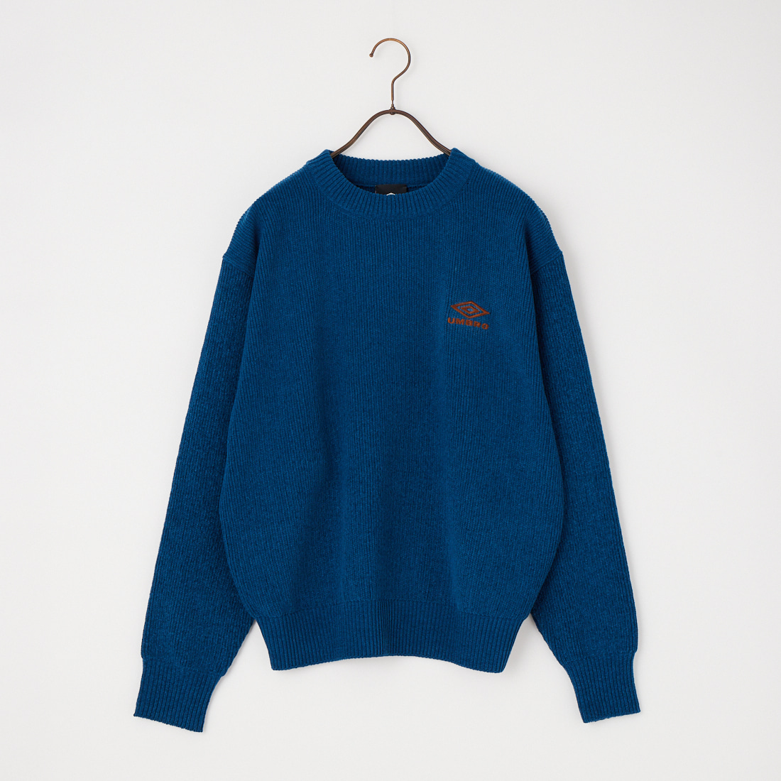 UMBRO [アンブロ] 別注 ワンポイントロゴ刺繍 モールニットプルオーバー [UMIN26-PO01-JF]