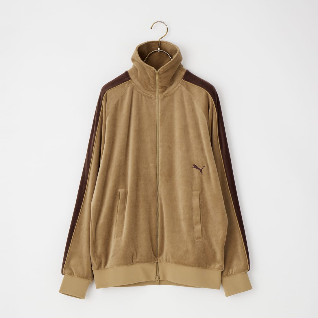 PUMA [プーマ] 別注 ベロア T7トラックジャケット [640946-JF]です。
