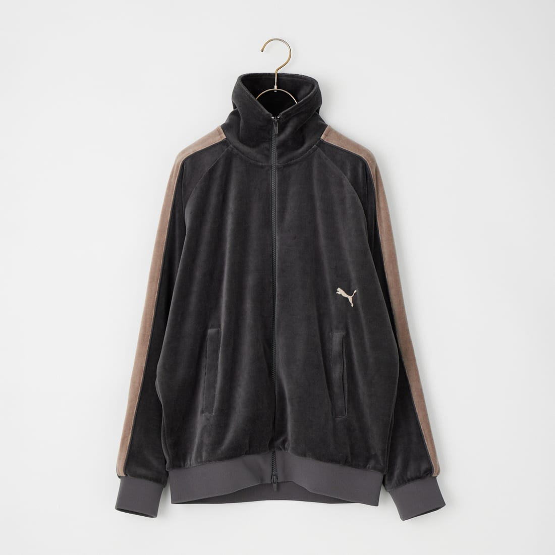 PUMA [プーマ] 別注 ベロア T7トラックジャケット [640946-JF]です。