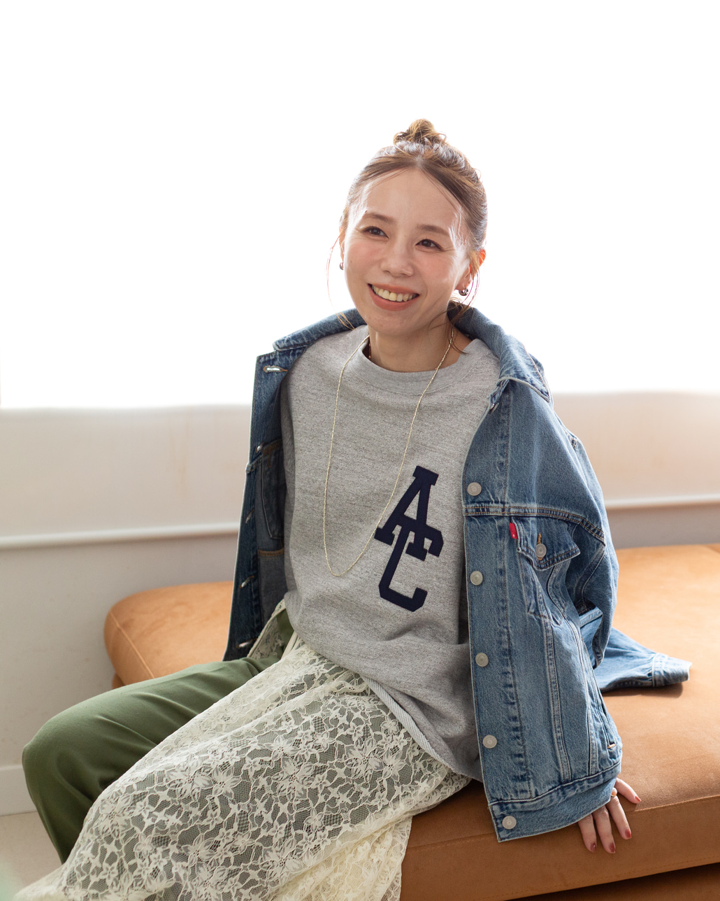 Americana × JEANS FACTORY [アメリカーナ × ジーンズファクトリー] 別注 AC ワッペン カットオフスウェット [ASO-899-2-JF]のスタイリングです。