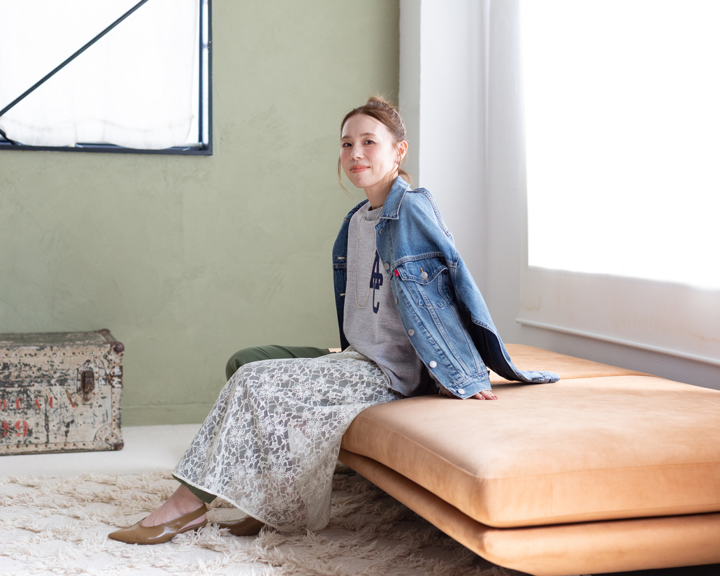 Americana × JEANS FACTORY [アメリカーナ × ジーンズファクトリー] 別注 AC ワッペン カットオフスウェット [ASO-899-2-JF]のスタイリングです。