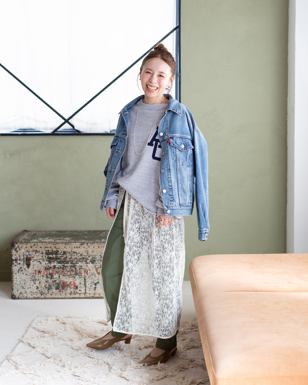 Americana × JEANS FACTORY [アメリカーナ × ジーンズファクトリー] 別注 AC ワッペン カットオフスウェット [ASO-899-2-JF]のスタイリングです。