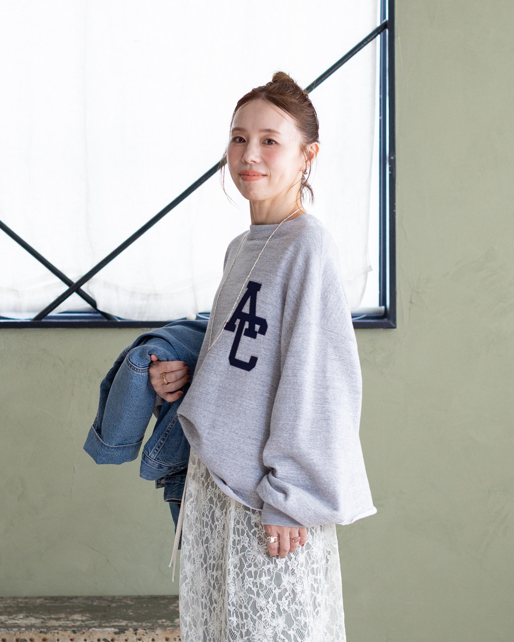 Americana × JEANS FACTORY [アメリカーナ × ジーンズファクトリー] 別注 AC ワッペン カットオフスウェット [ASO-899-2-JF]のスタイリングです。