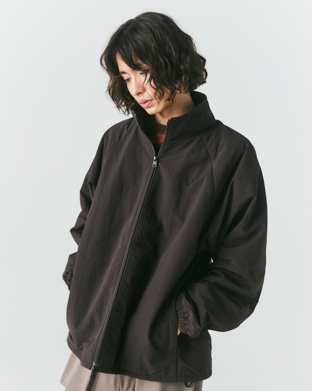FRED PERRY [フレッドペリー] 別注 ナイロン シェルジャケット [FPM-26A-004JF]です。