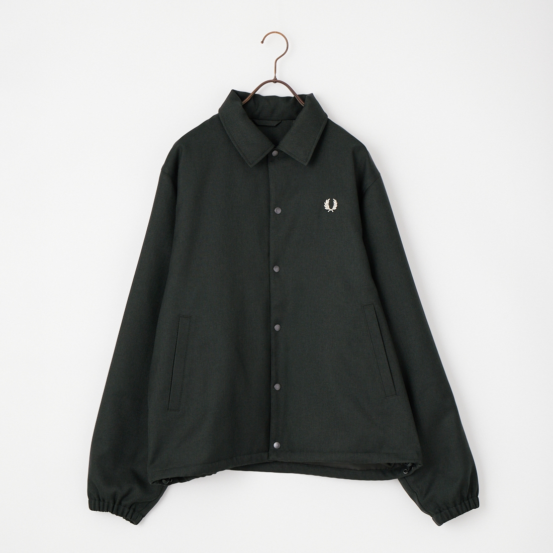 FRED PERRY [フレッドペリー] 別注 パデッドボタン 中綿ジャケット [FPM-26A-003JF]です。