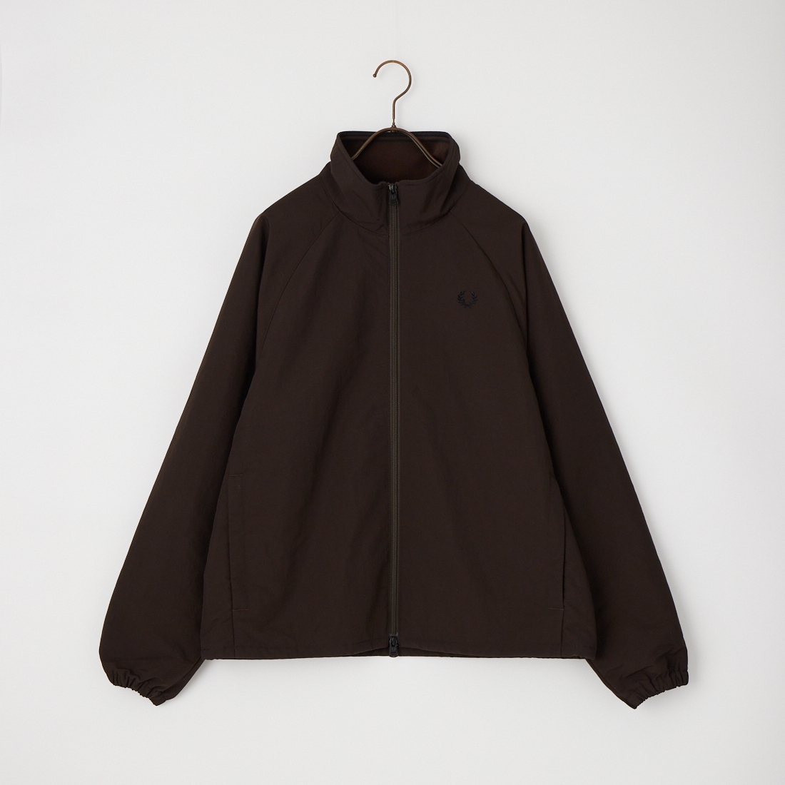 FRED PERRY [フレッドペリー] 別注 ナイロン シェルジャケット [FPM-26A-004JF]です。