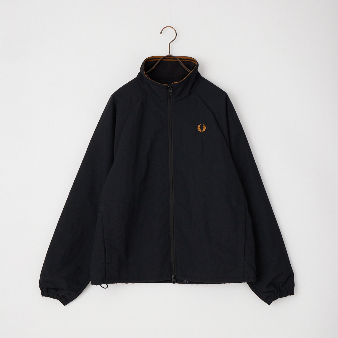 FRED PERRY [フレッドペリー] 別注 ナイロン シェルジャケット [FPM-26A-004JF]です。