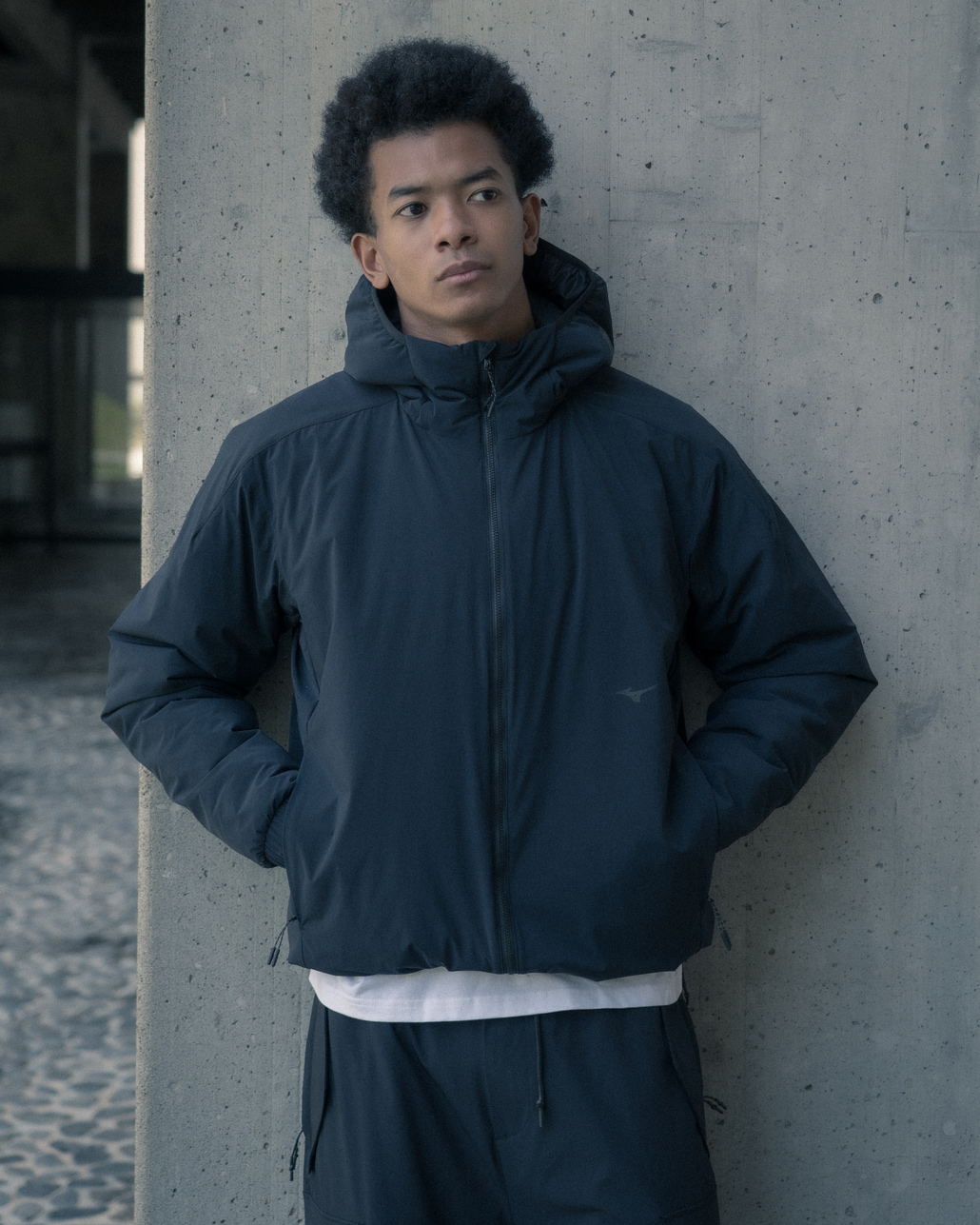 MIZUNO [ミズノ] 別注 インサレーションフードジャケット [D2JEDW11-JF]のルック写真です。