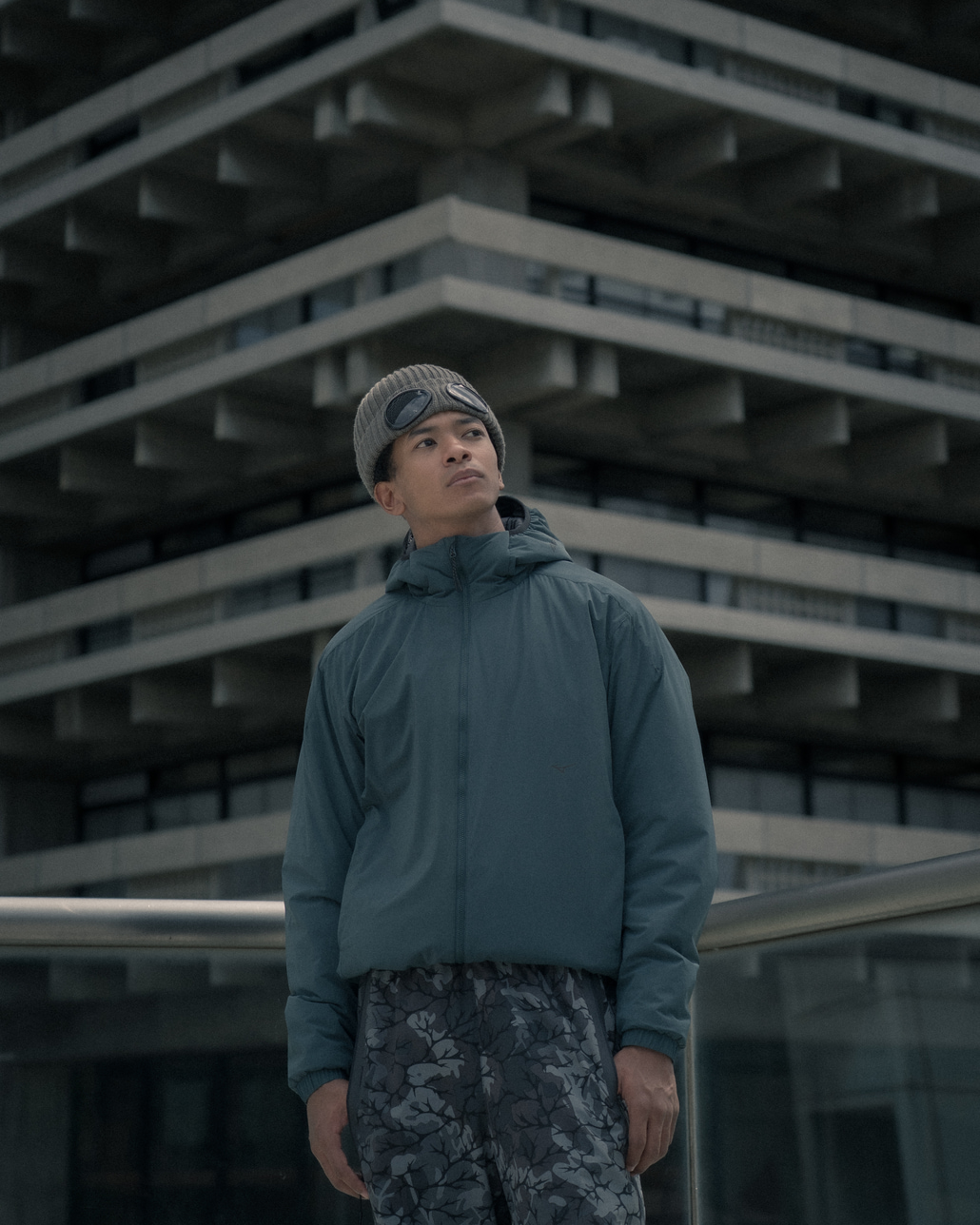 MIZUNO [ミズノ] 別注 インサレーションフードジャケット [D2JEDW11-JF]のルック写真です。