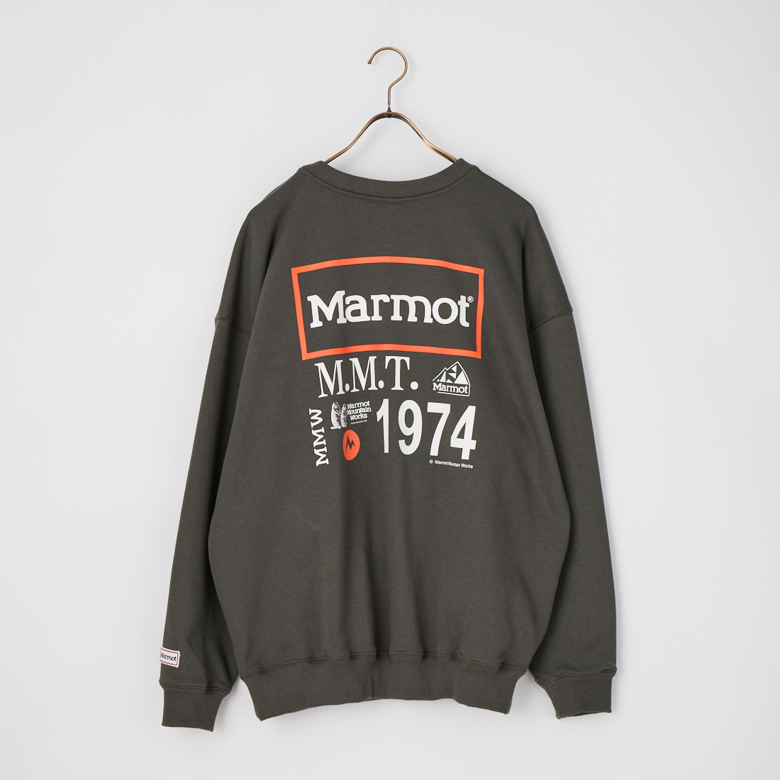 Marmot [マーモット] 別注 ヒストリーロゴ バックプリントスウェット [MTFW26USW332IN-JF]です。
