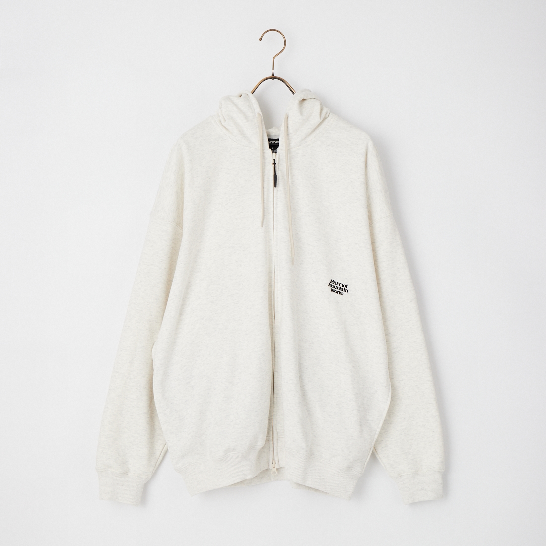 Marmot [マーモット] 別注 ワンポイントロゴ刺繍 ジップパーカー [MTFW26USW333IN-JF]です。