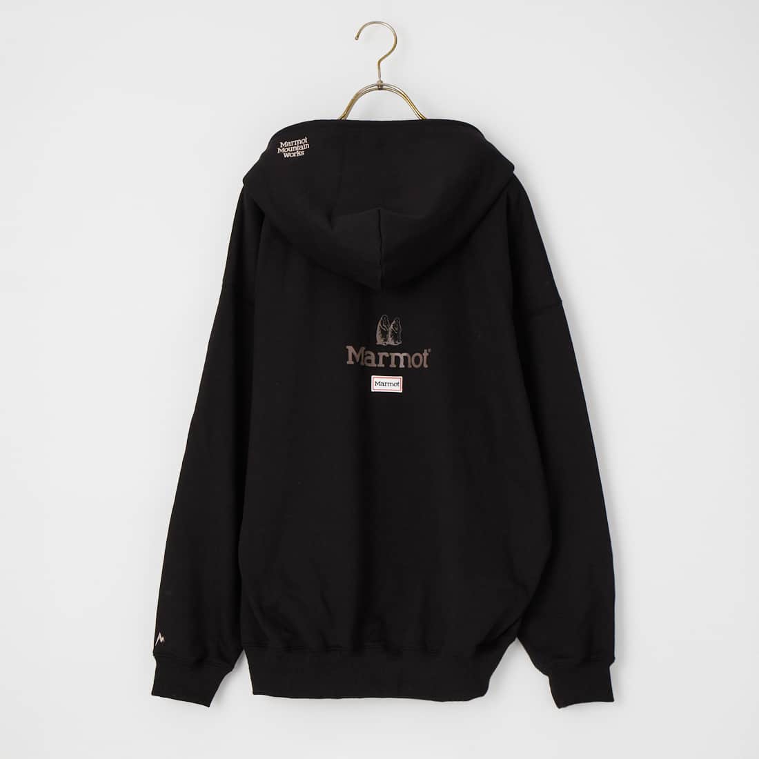 Marmot [マーモット] 別注 コレクションロゴ バックプリントスウェットパーカー[MTFW26USW334IN-JF]です。
